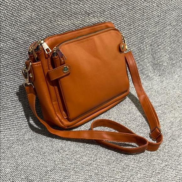 Elegant Tan Leather Bag - Picture 2 of 15